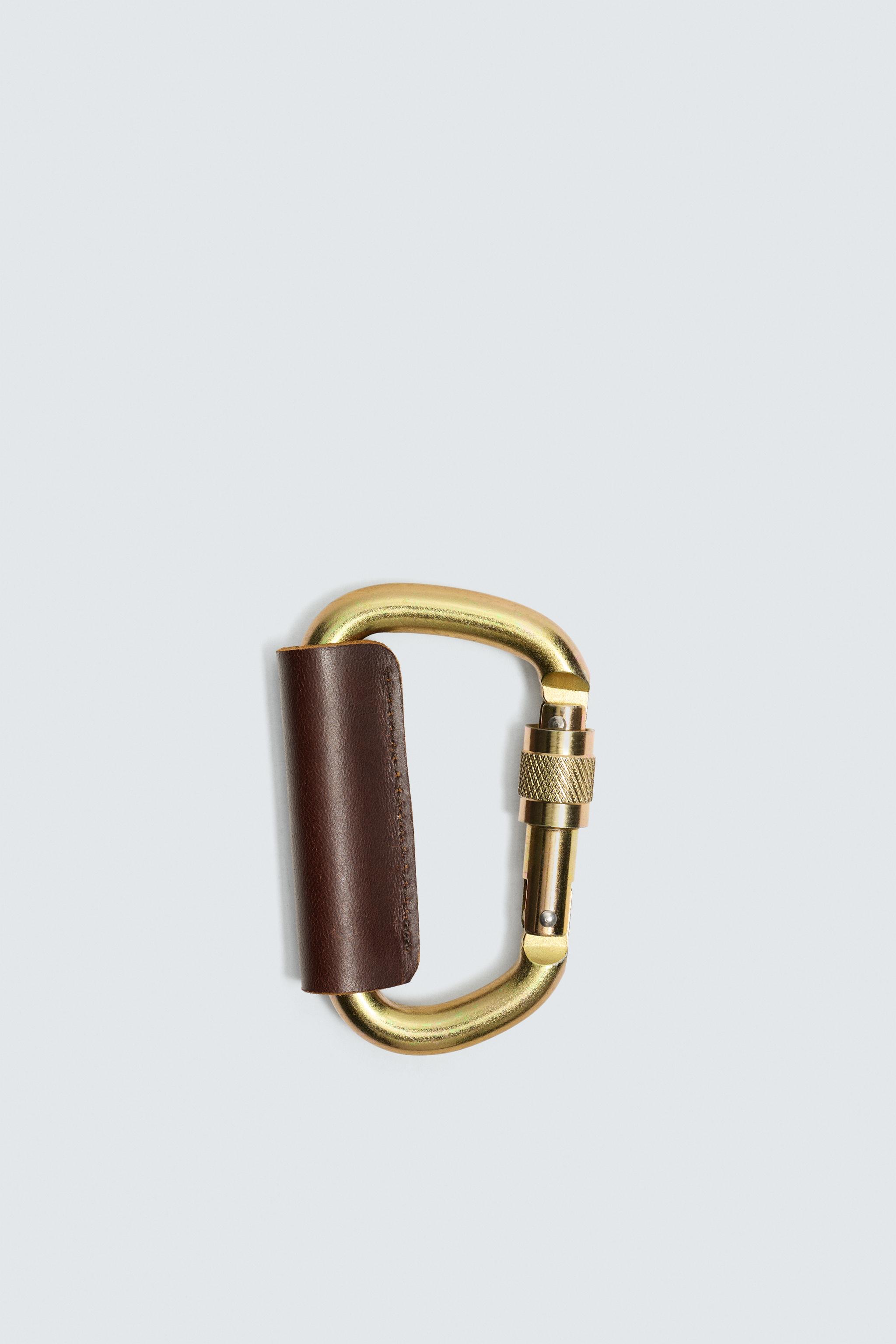 LEATHER DETAIL CARABINER AARON LEVINE X ZARA